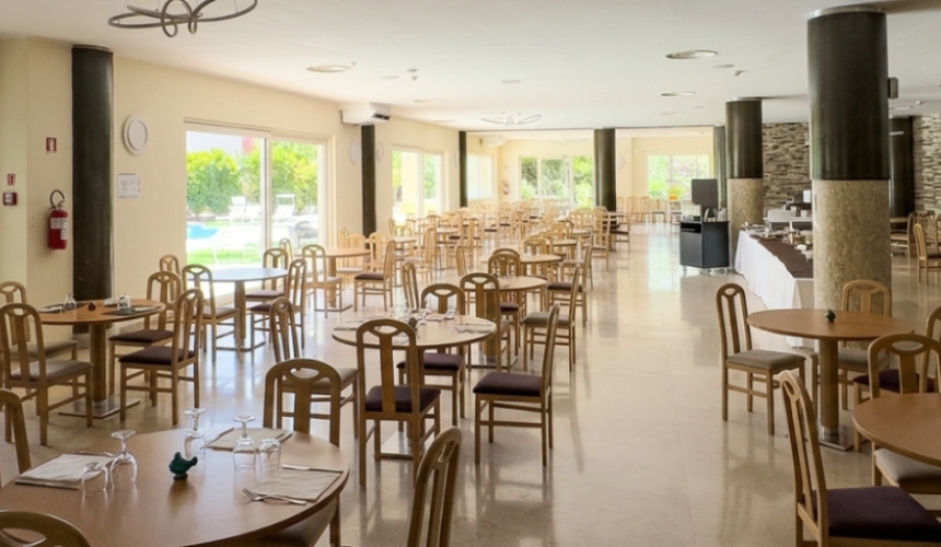 sala ristorante vista piscina orohotel