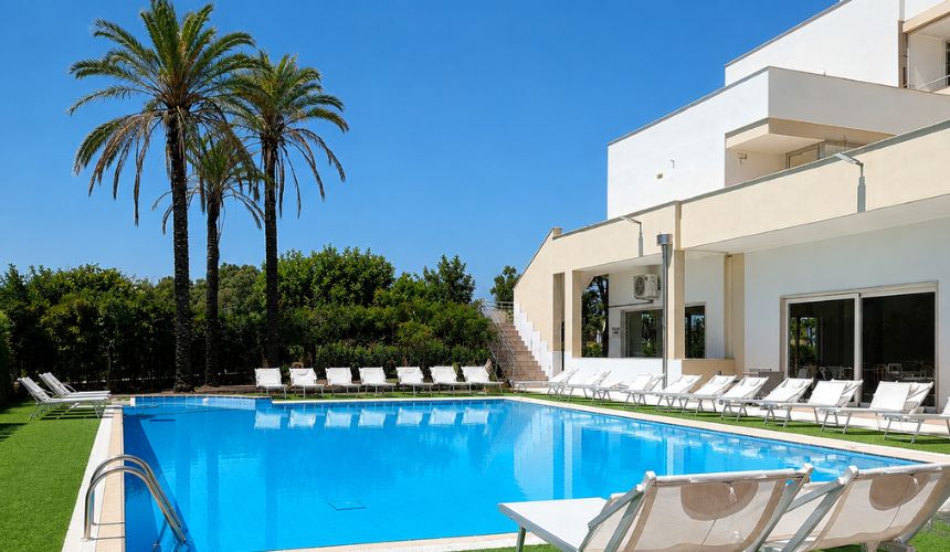 zona piscina oro hotel